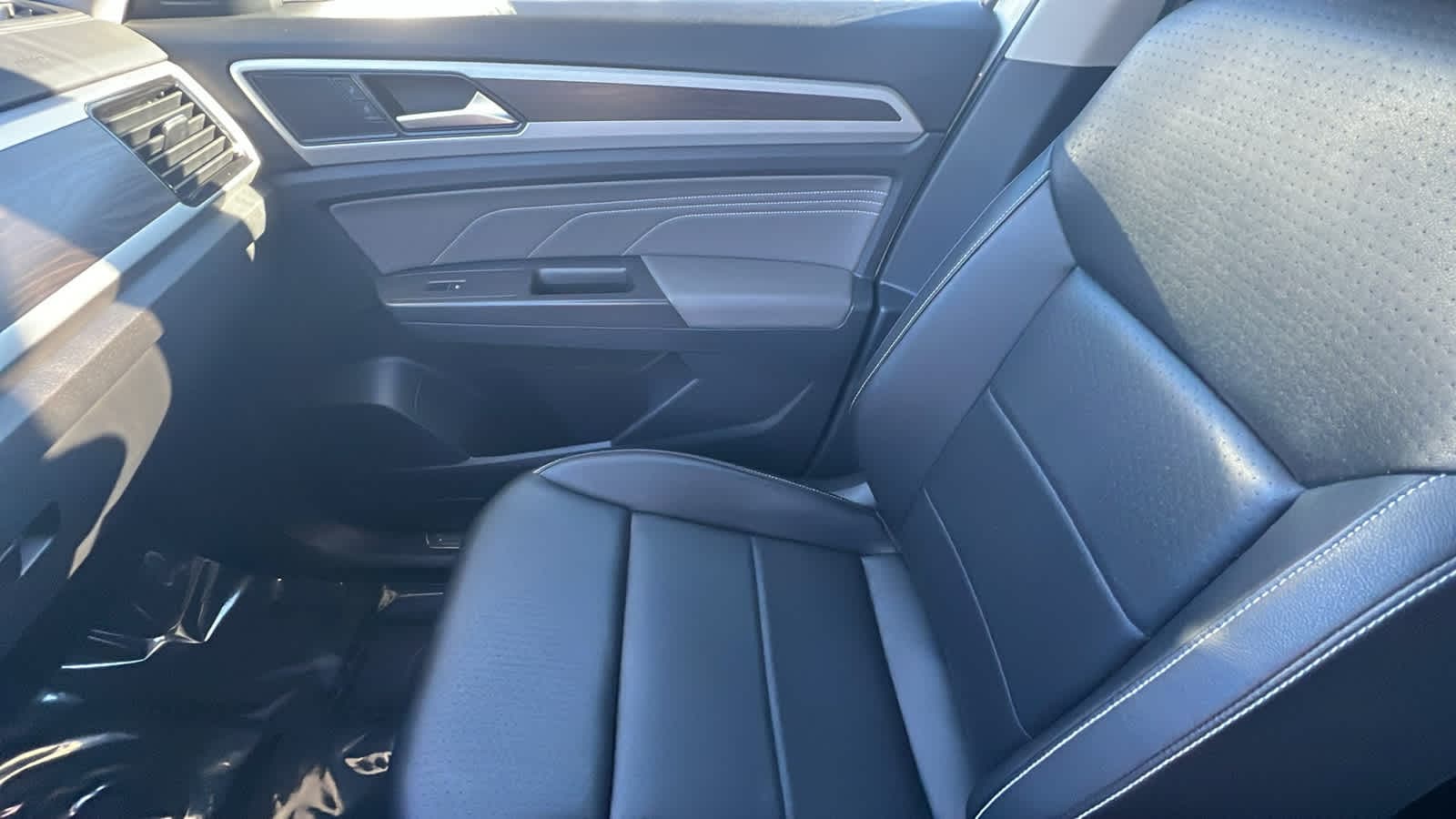 Thumbnail: 2022 Volkswagen Atlas - 12