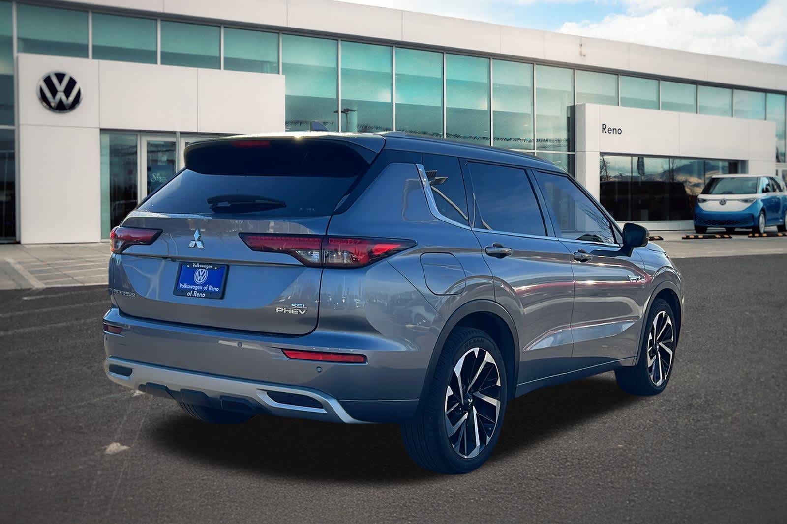 Thumbnail: 2023 Mitsubishi Outlander - 5