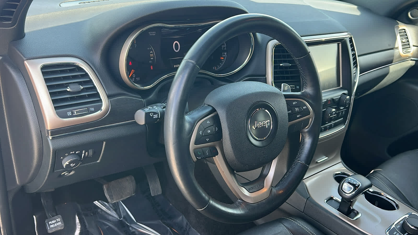 Thumbnail: 2015 Jeep Grand Cherokee - 10