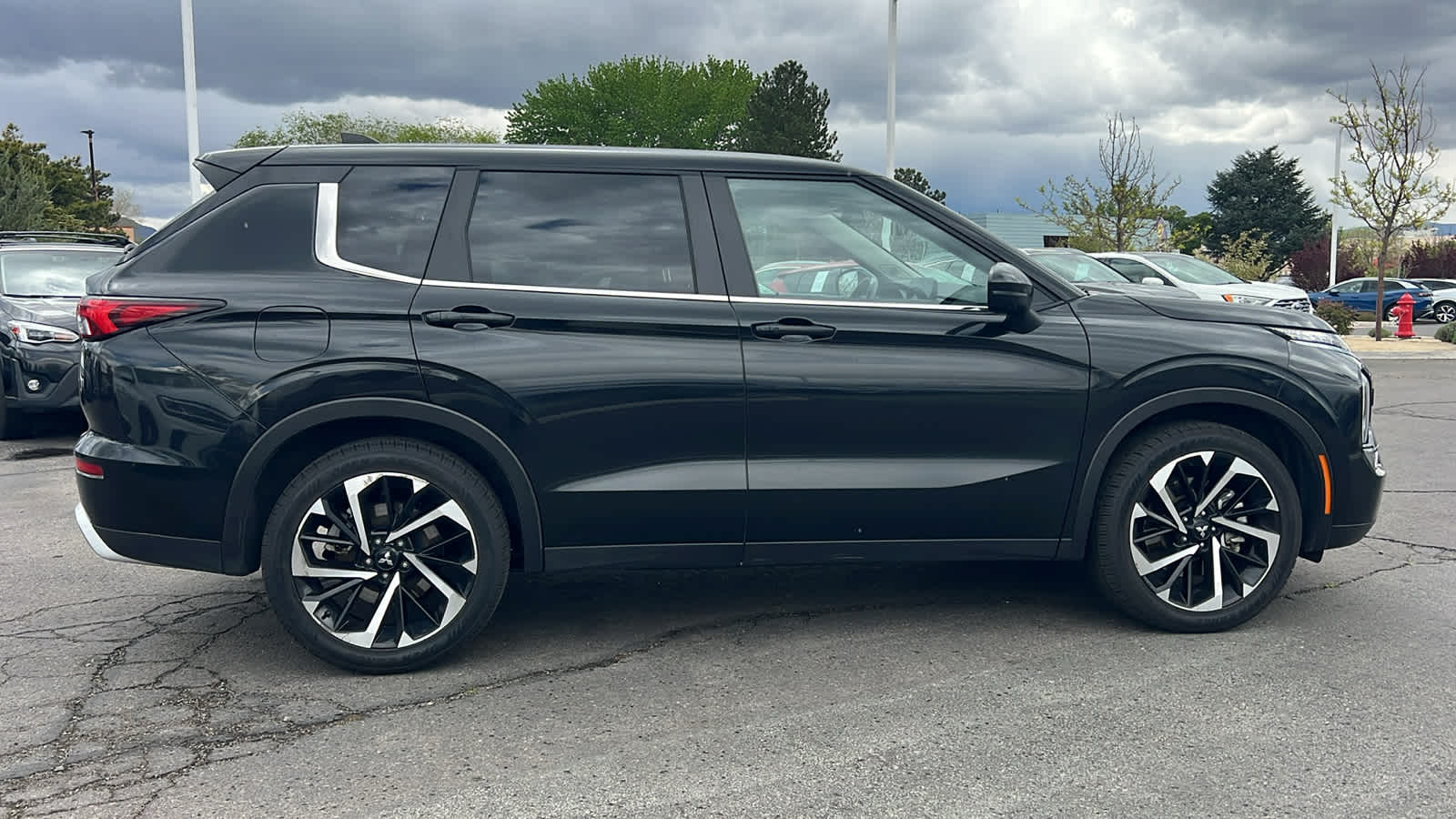 Thumbnail: 2024 Mitsubishi Outlander - 4