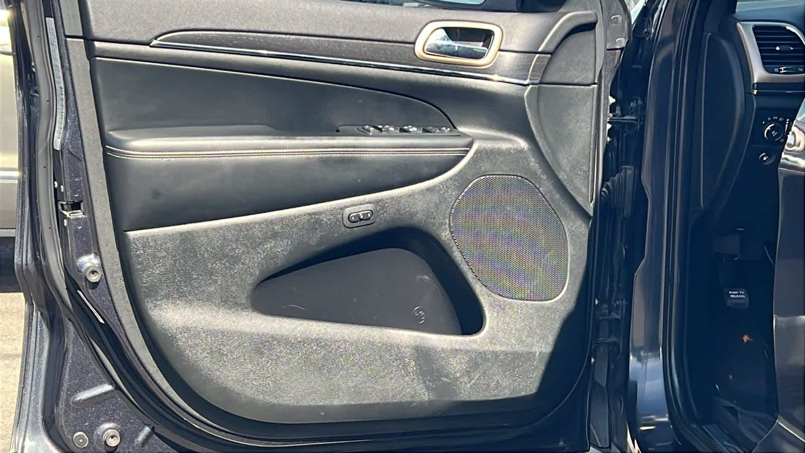 Thumbnail: 2015 Jeep Grand Cherokee - 23