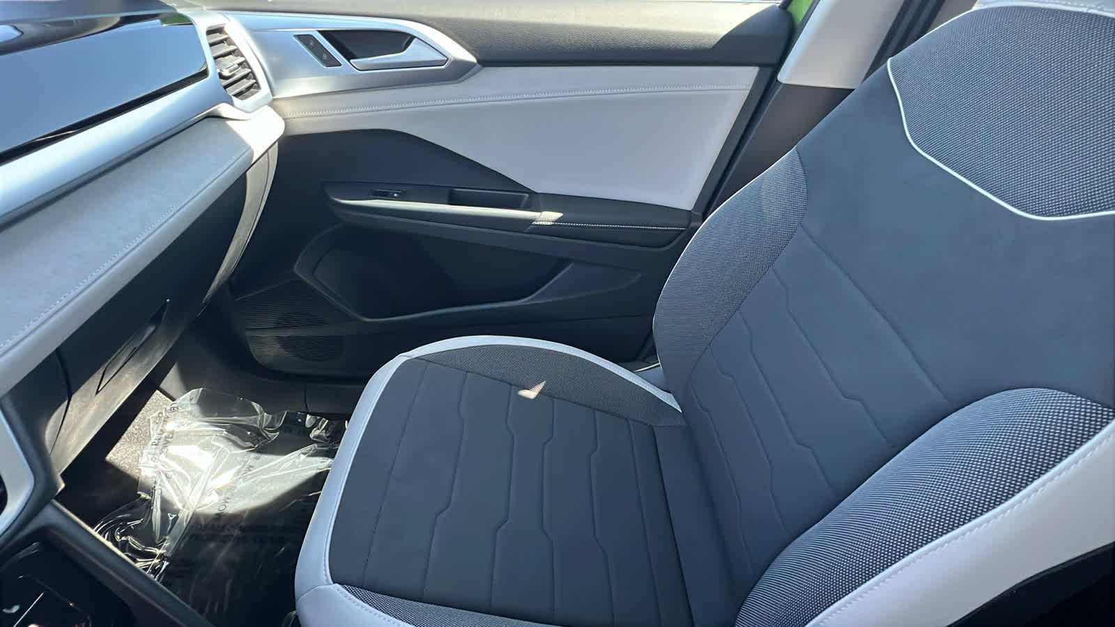 Thumbnail: 2025 Volkswagen Taos - 12