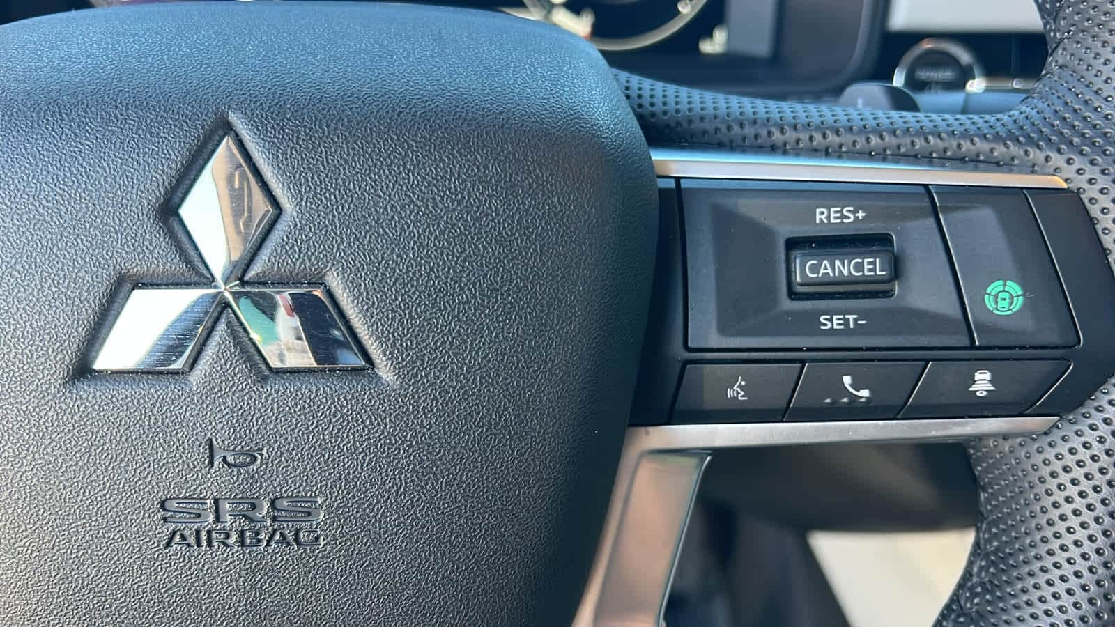 Thumbnail: 2023 Mitsubishi Outlander - 20