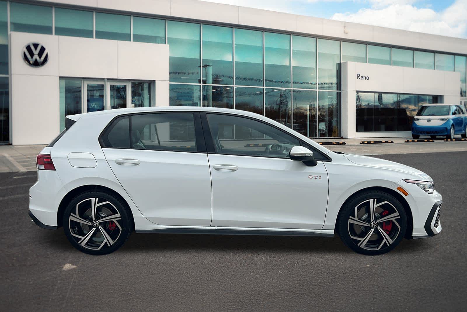 2025 Volkswagen Golf GTI SE photo 4