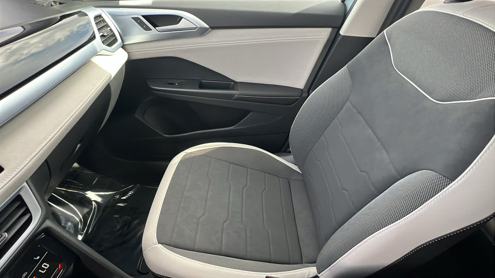 Thumbnail: 2026 Volkswagen Taos - 12