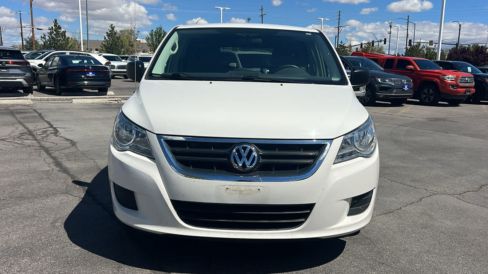 Thumbnail: 2011 Volkswagen Routan - 2