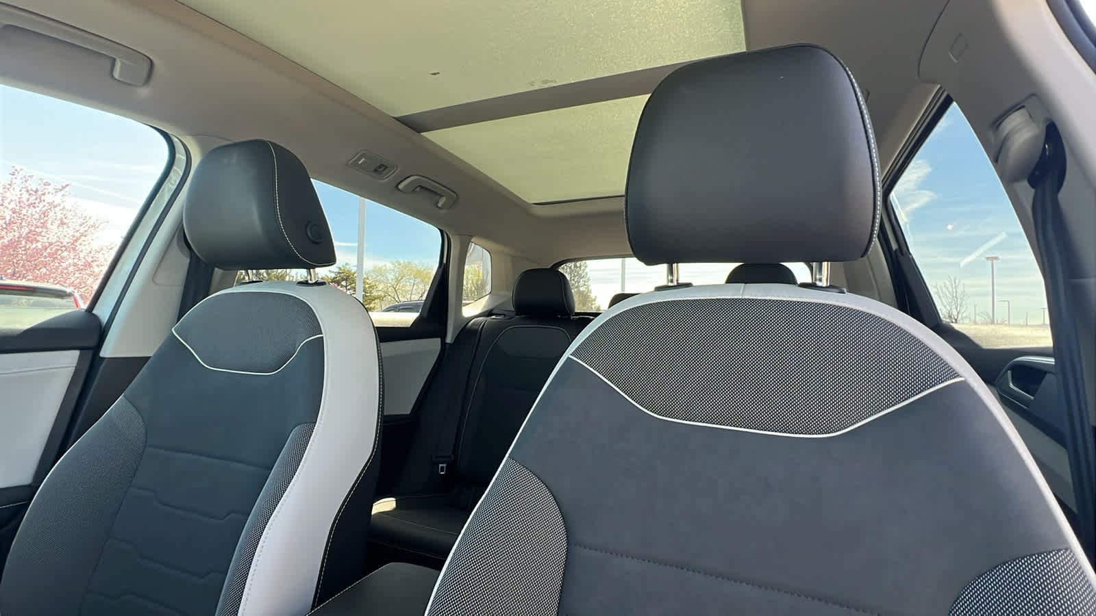 Thumbnail: 2025 Volkswagen Taos - 11