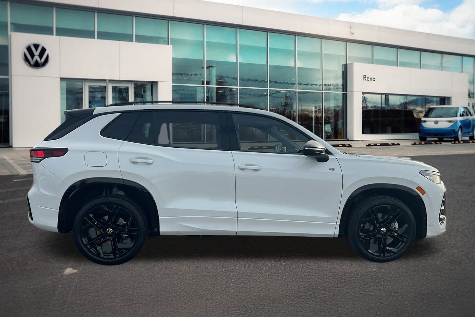 2026 Volkswagen Tiguan SE R-Line Black photo 4