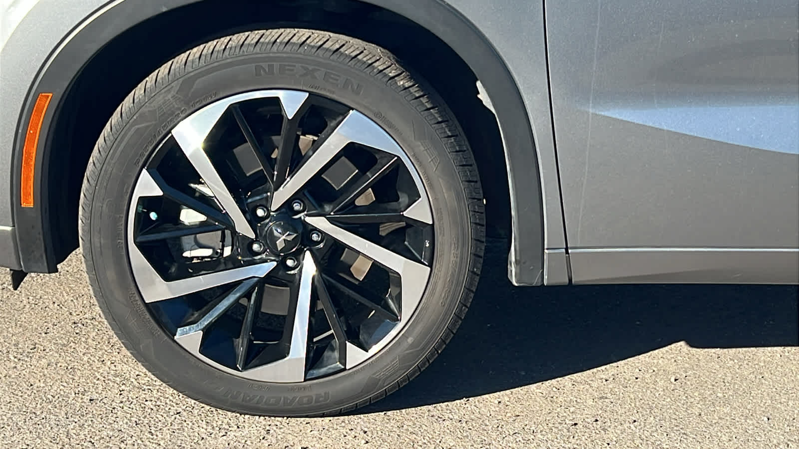 Thumbnail: 2023 Mitsubishi Outlander - 9