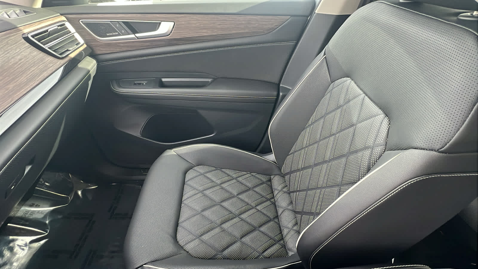 Thumbnail: 2026 Volkswagen Atlas - 12