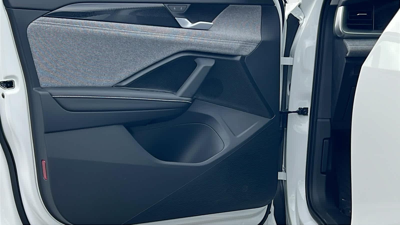 Thumbnail: 2025 Volkswagen Tiguan - 23