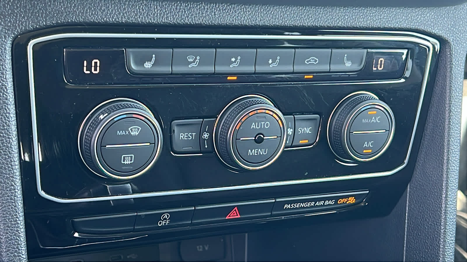 Thumbnail: 2023 Volkswagen Atlas - 14