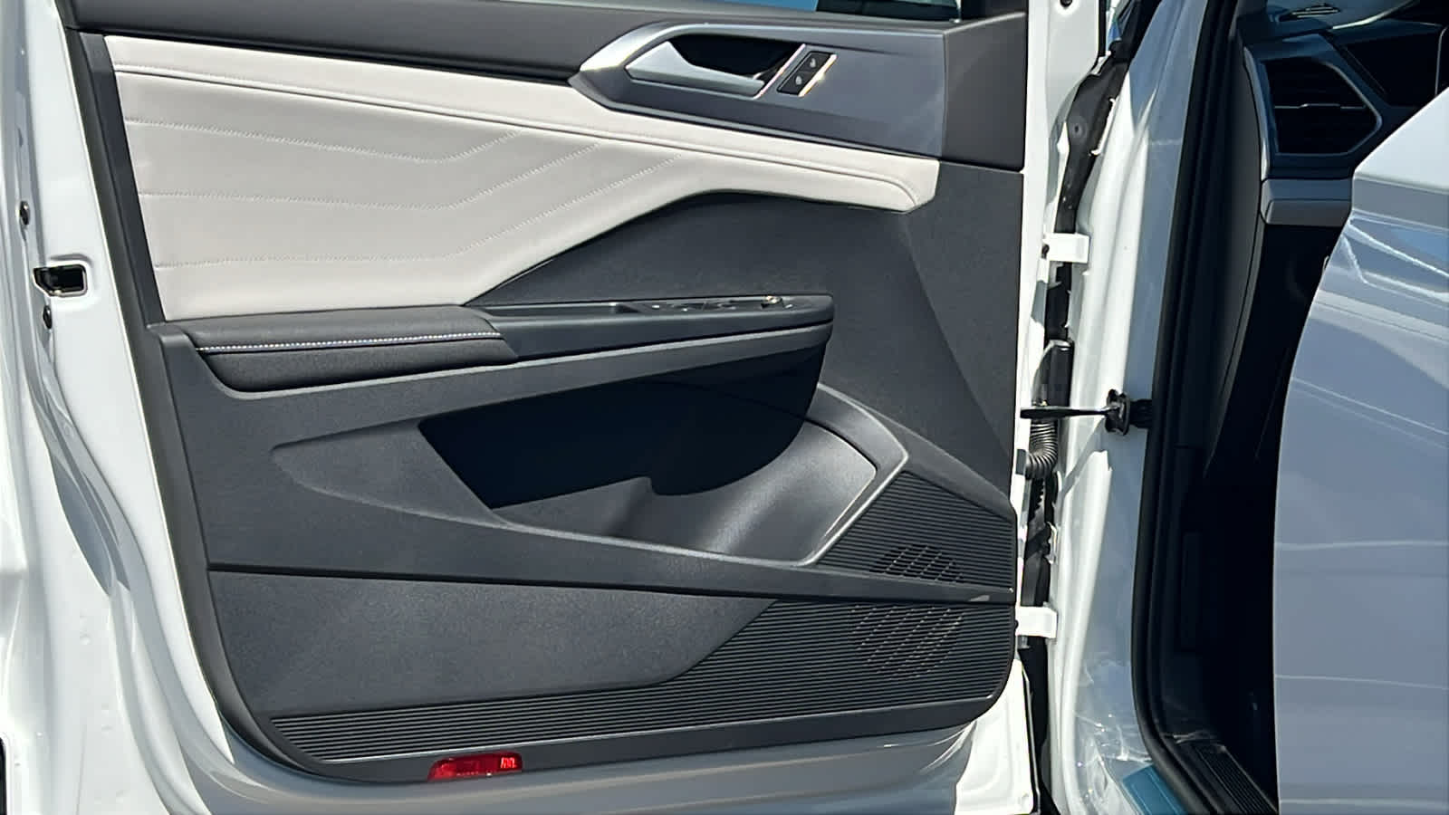 Thumbnail: 2025 Volkswagen Taos - 23