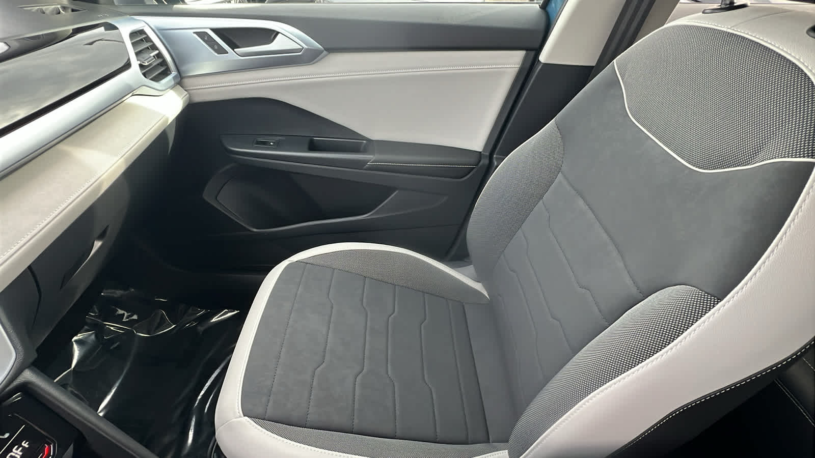 Thumbnail: 2026 Volkswagen Taos - 12