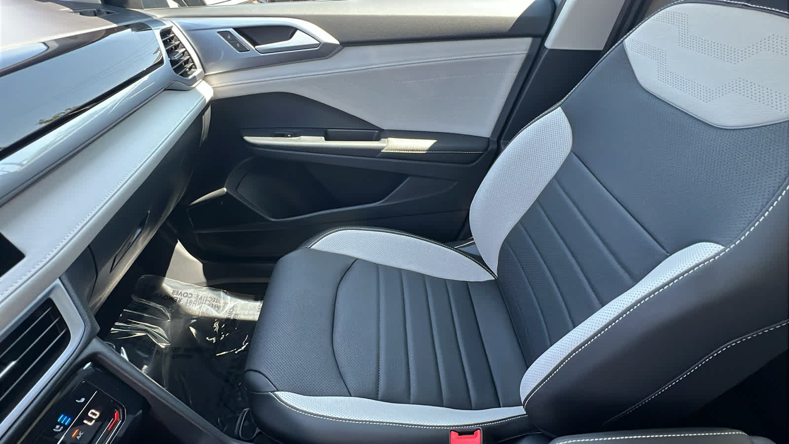 Thumbnail: 2025 Volkswagen Taos - 12