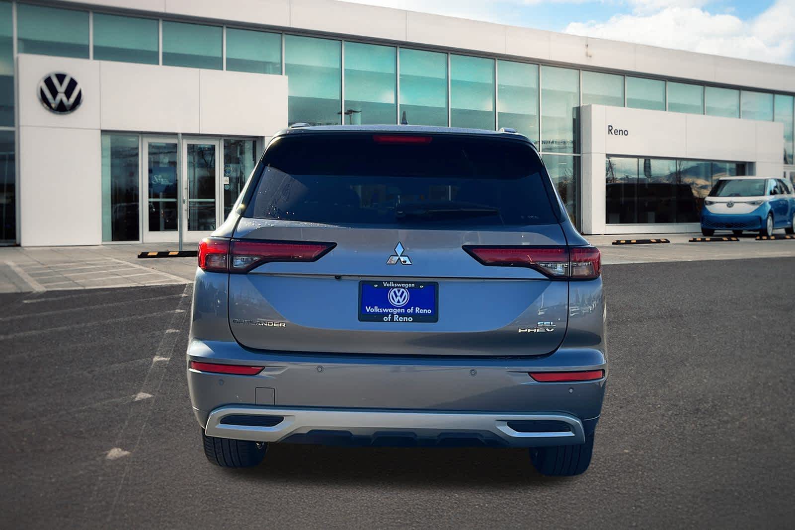 Thumbnail: 2023 Mitsubishi Outlander - 6