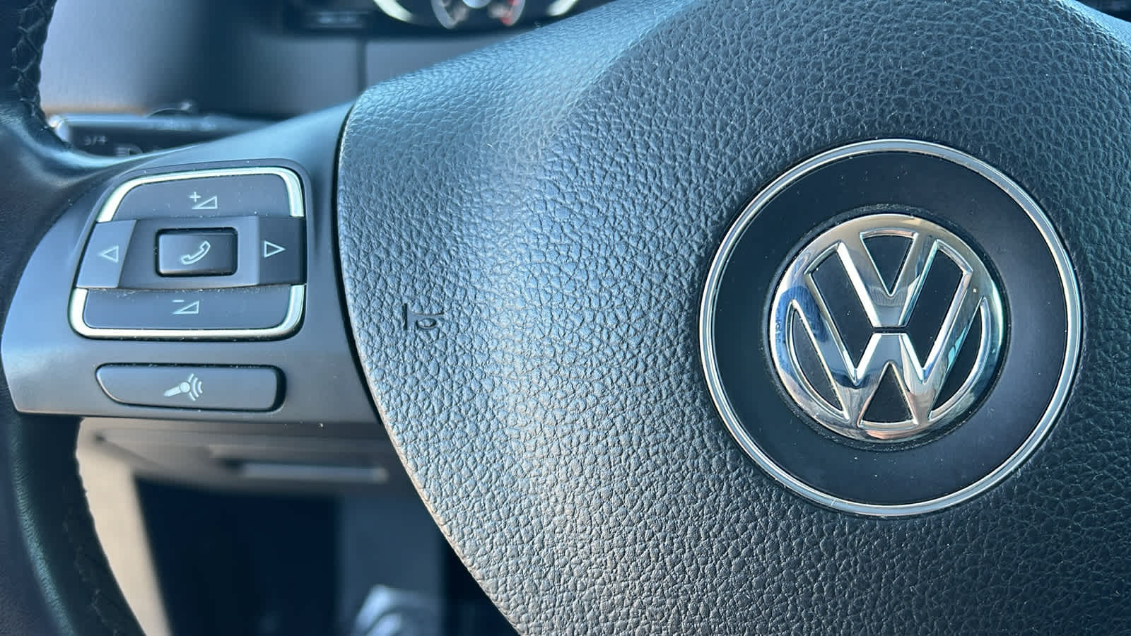 Thumbnail: 2013 Volkswagen Tiguan - 18