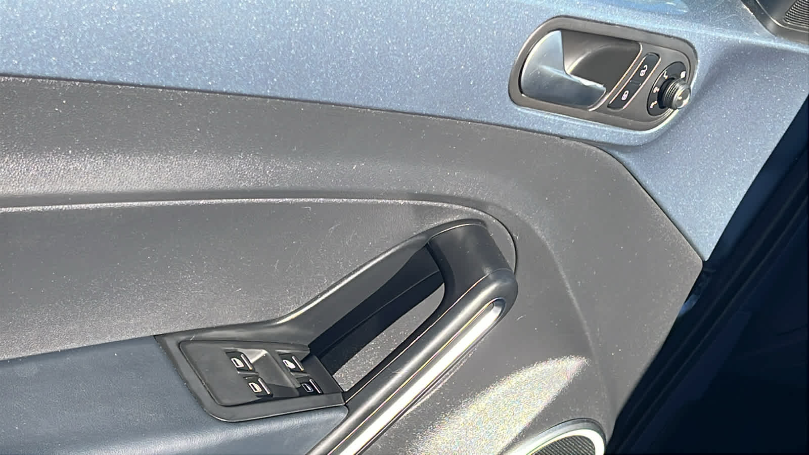 Thumbnail: 2016 Volkswagen Beetle - 21