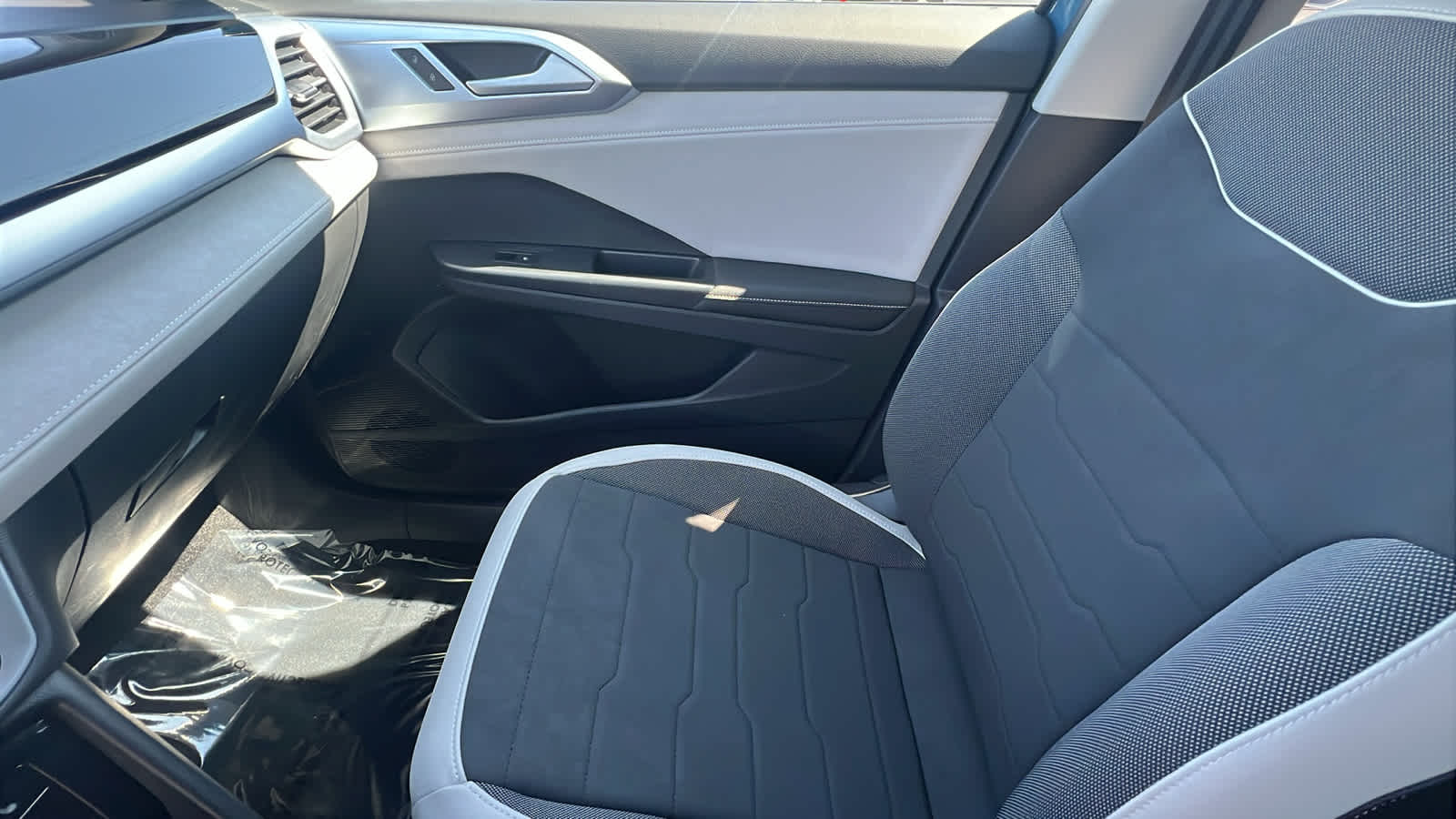 Thumbnail: 2025 Volkswagen Taos - 12