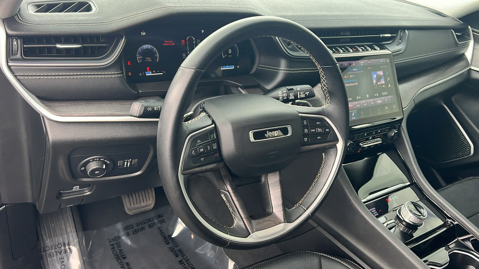 Thumbnail: 2022 Jeep Grand Cherokee - 10