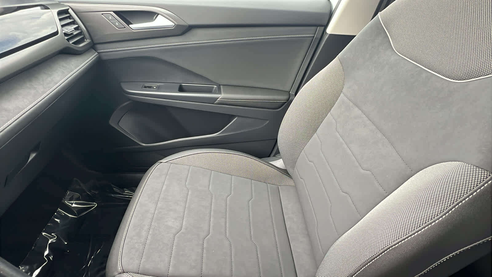 Thumbnail: 2025 Volkswagen Taos - 12