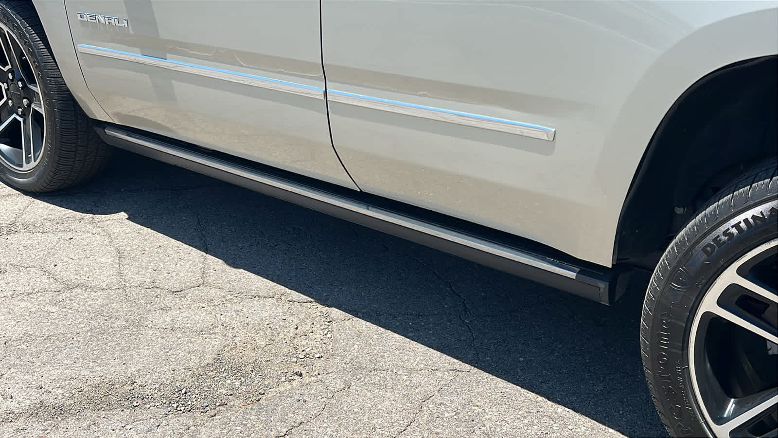 2017 GMC Yukon Denali 10
