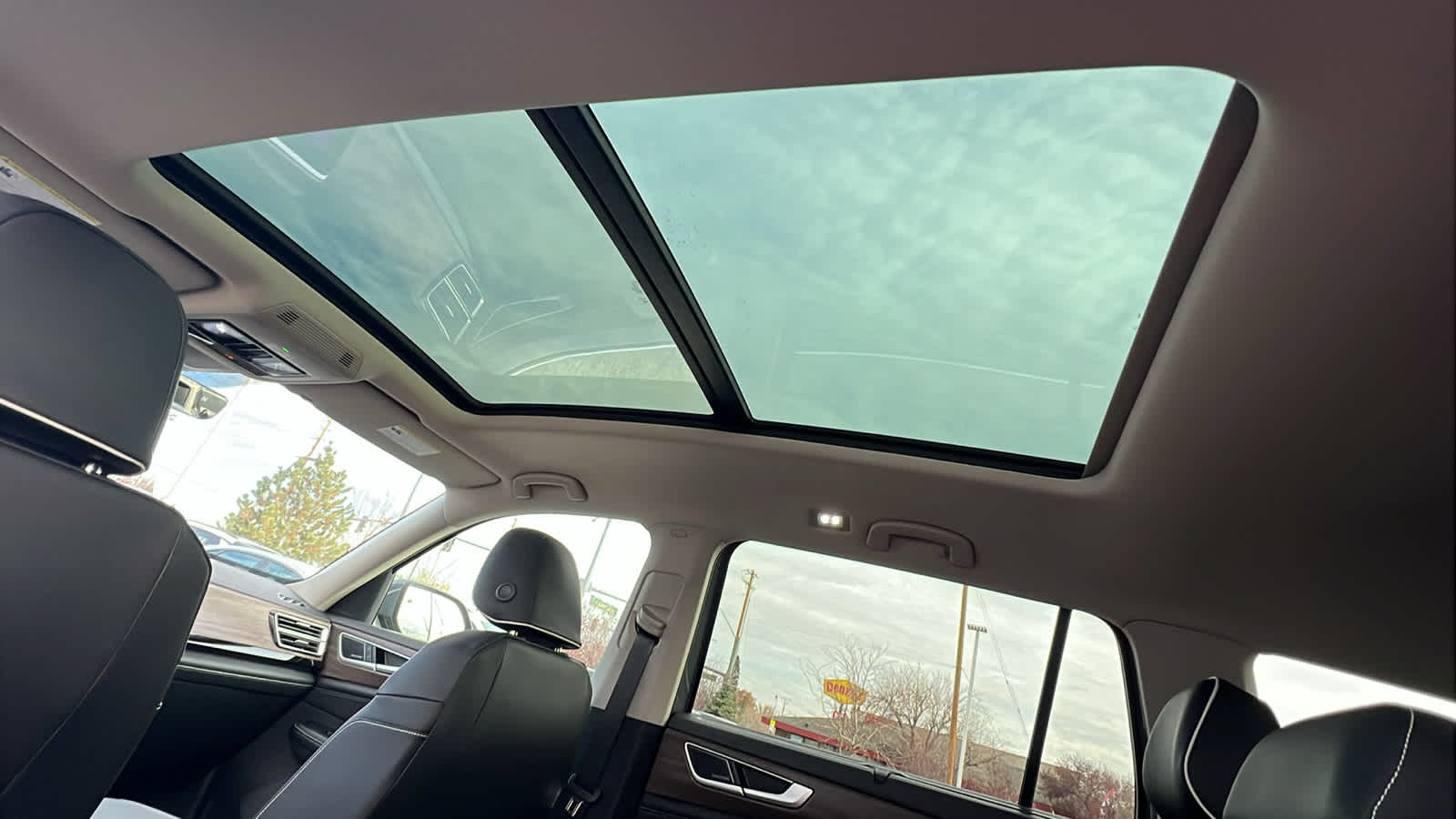 Thumbnail: 2026 Volkswagen Atlas - 32