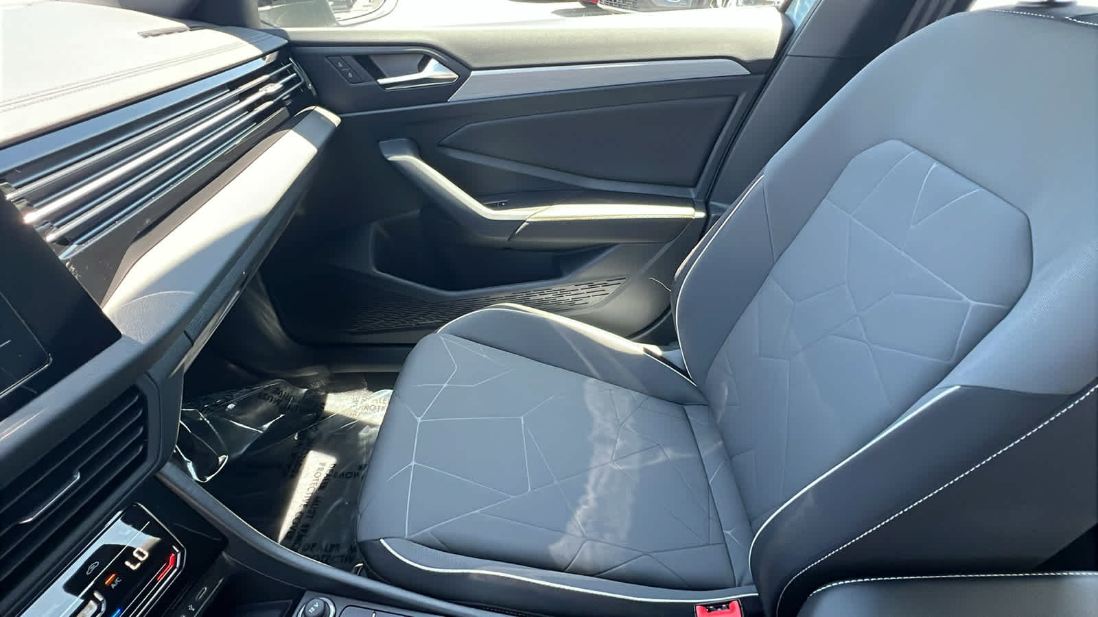 Thumbnail: 2025 Volkswagen Jetta - 12