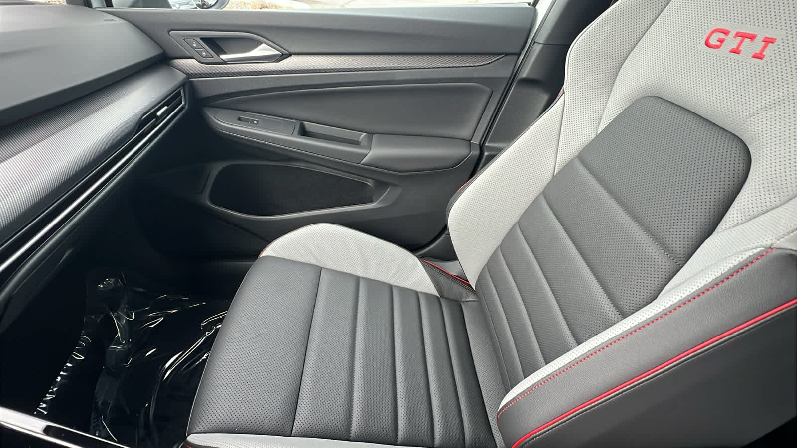 Thumbnail: 2025 Volkswagen Golf - 12