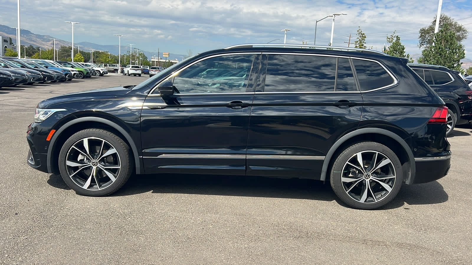 Thumbnail: 2022 Volkswagen Tiguan - 8