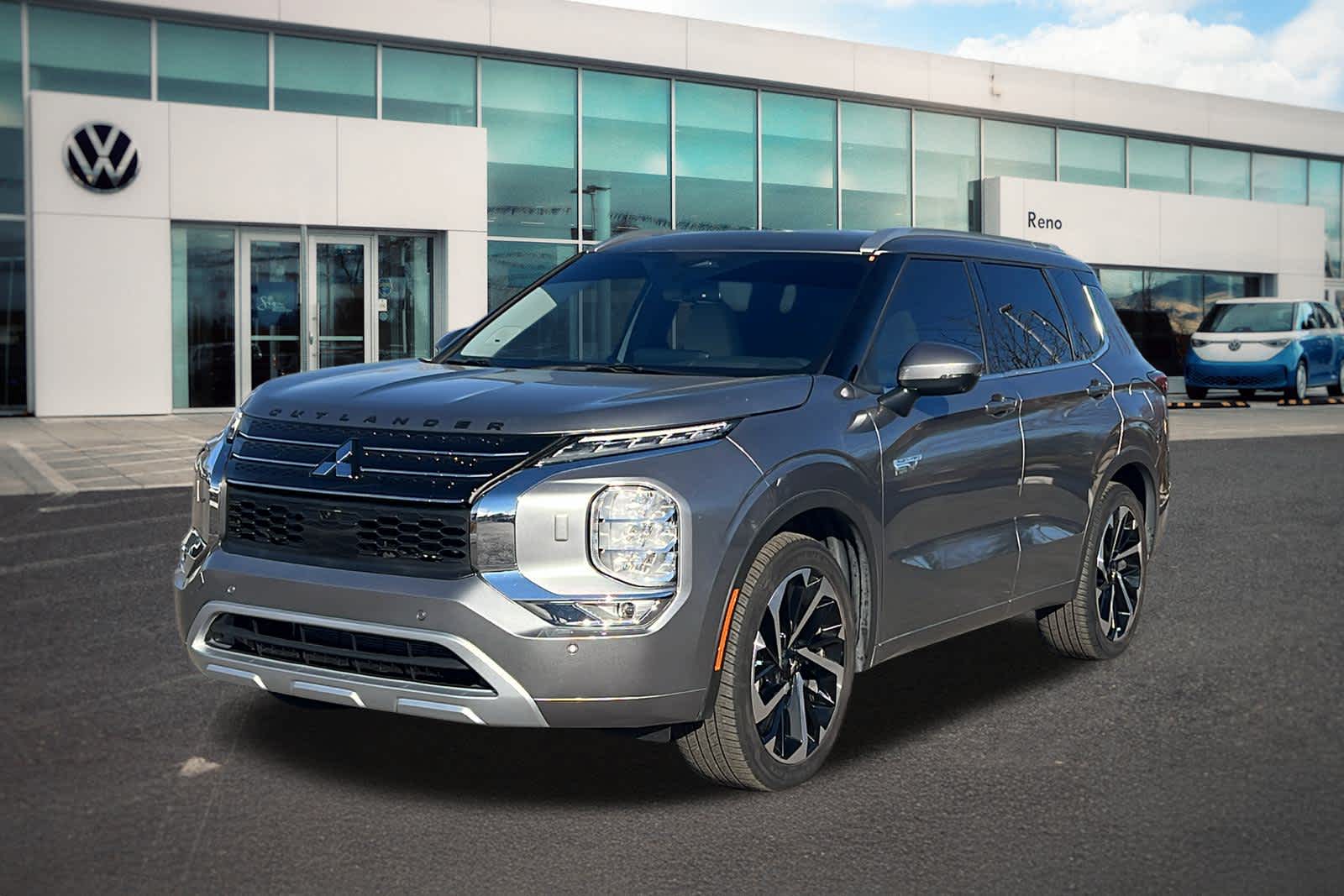 2023 Mitsubishi Outlander Plug-In Hybrid SEL's photo