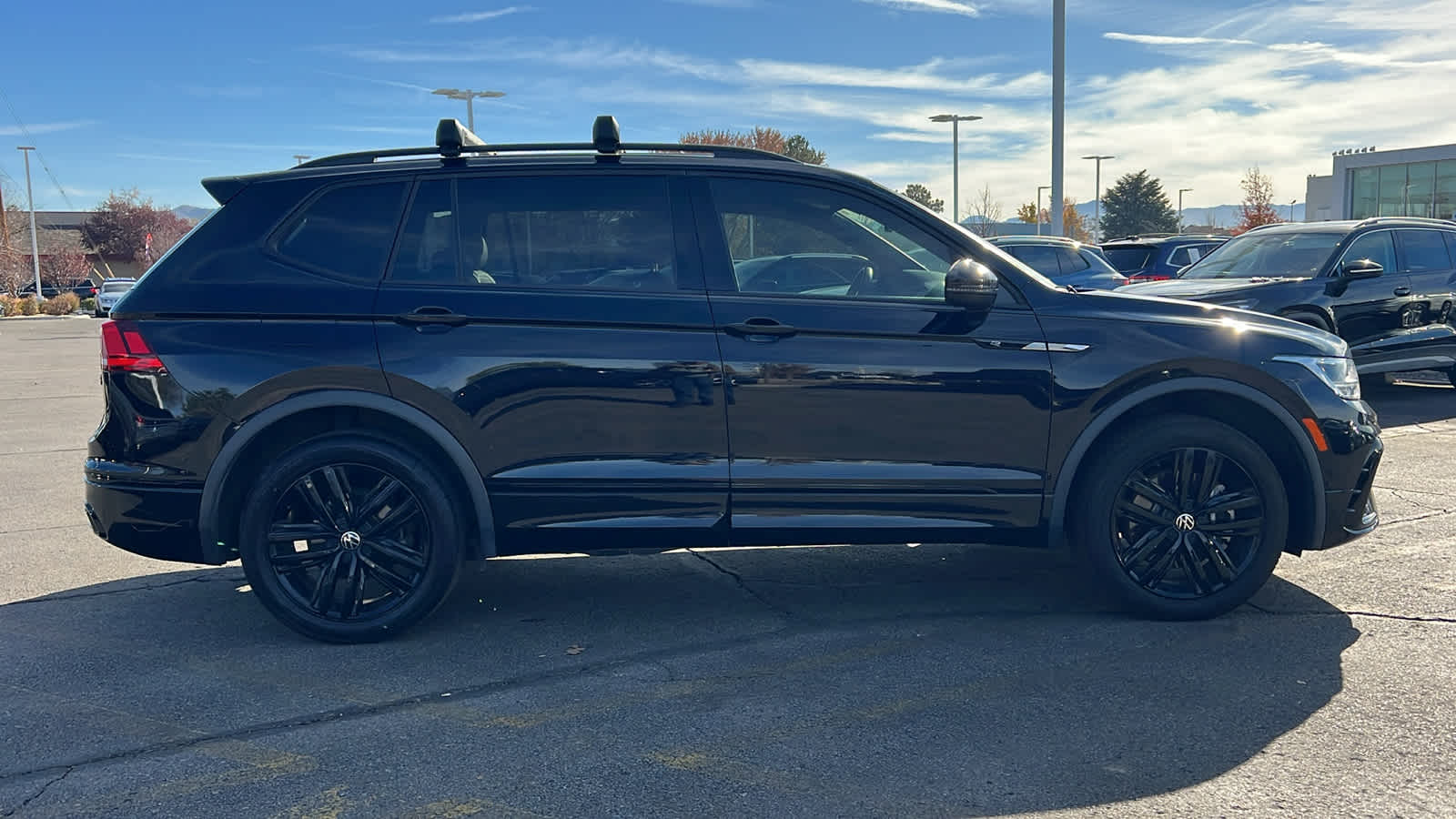 Thumbnail: 2022 Volkswagen Tiguan - 4