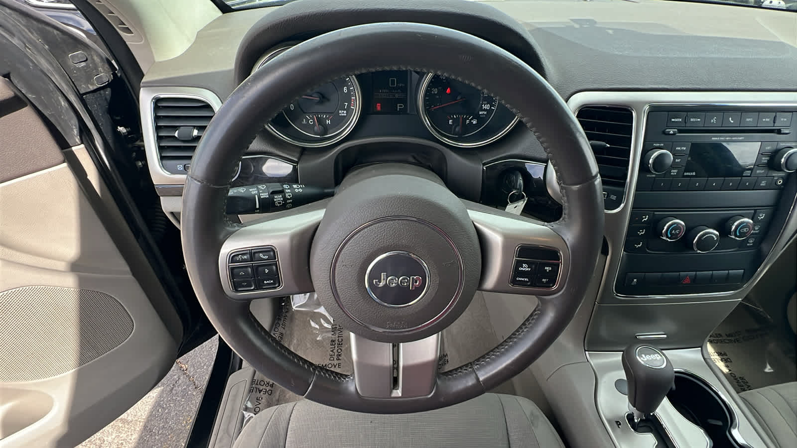 Thumbnail: 2012 Jeep Grand Cherokee - 17