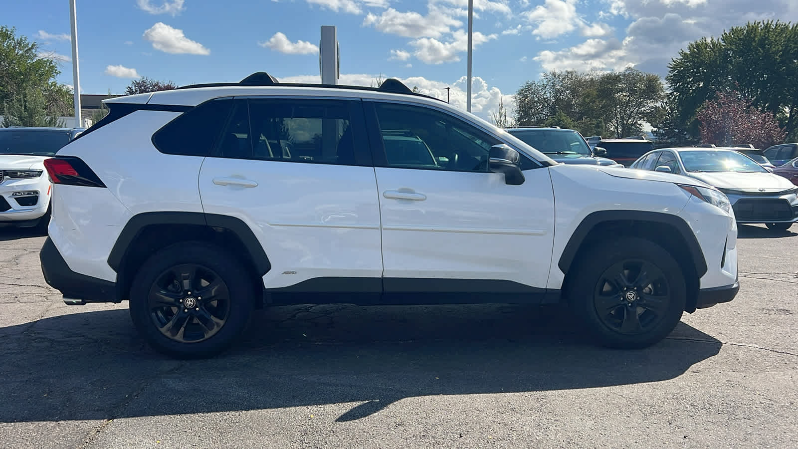 2024 Toyota RAV4 Hybrid XLE photo 4