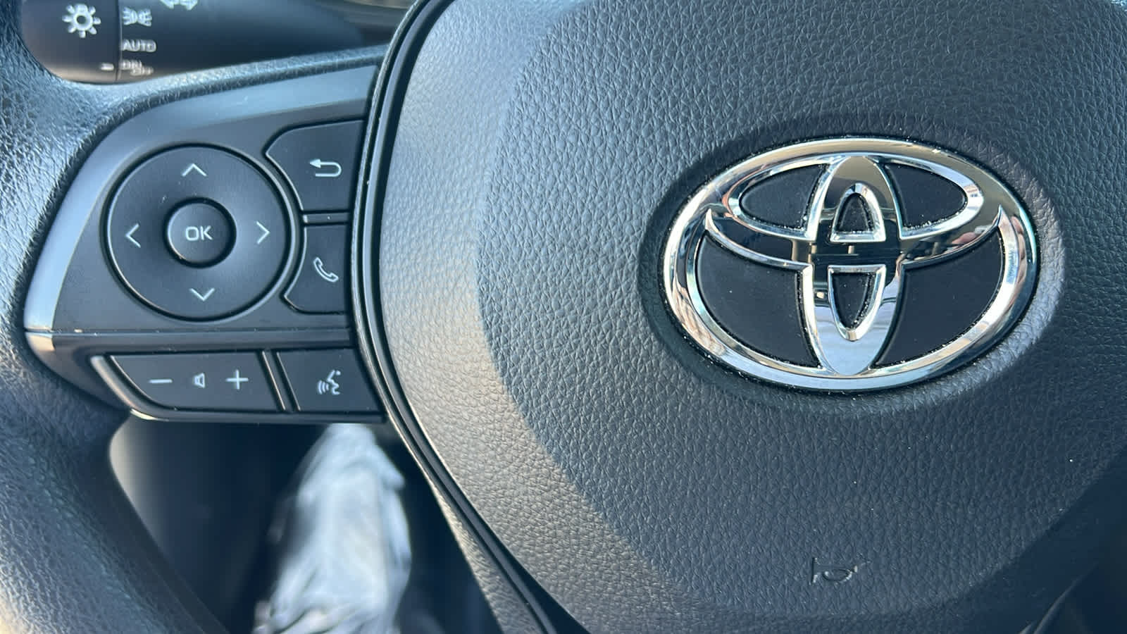Thumbnail: 2023 Toyota Corolla - 19