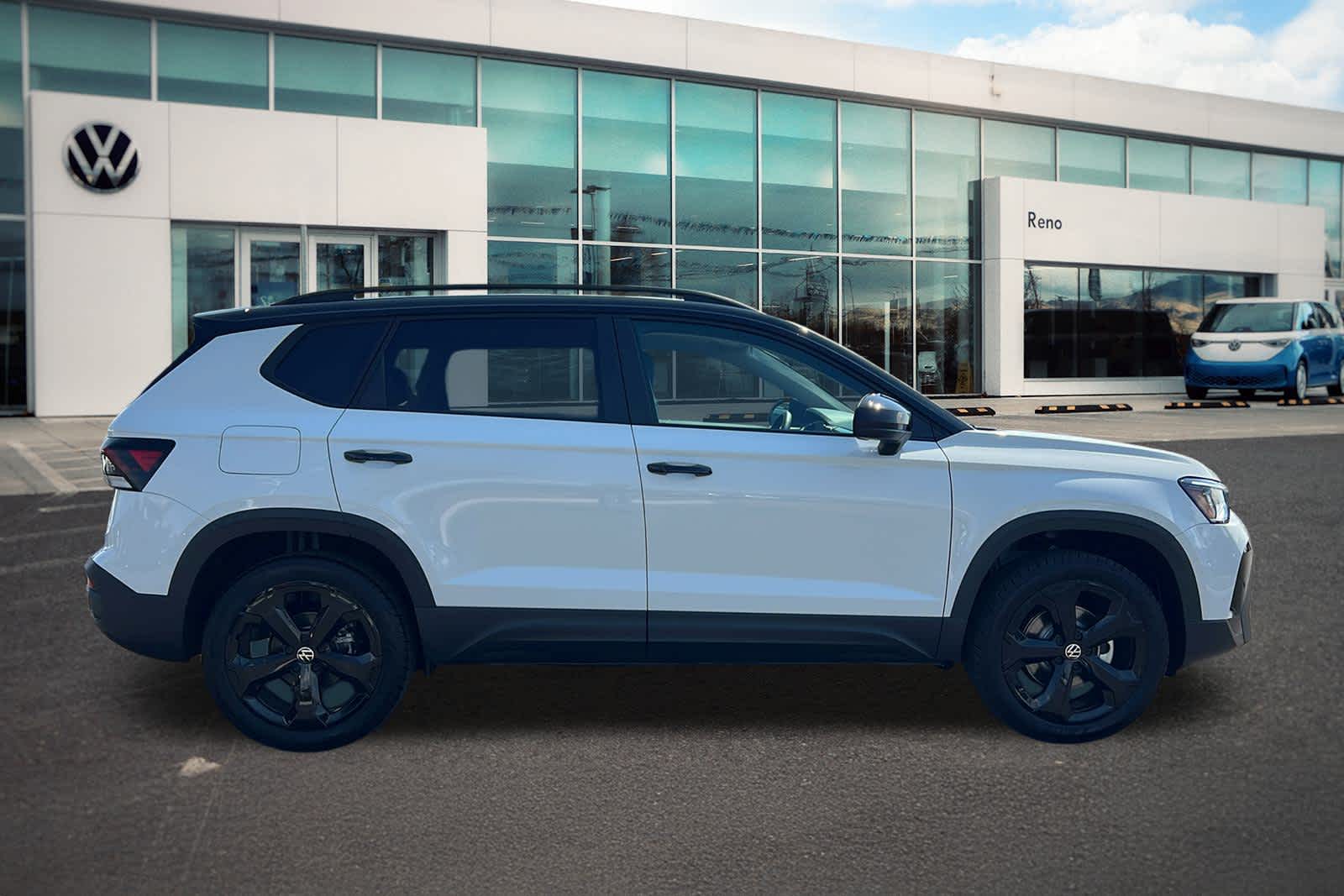 2025 Volkswagen Taos SE photo 3