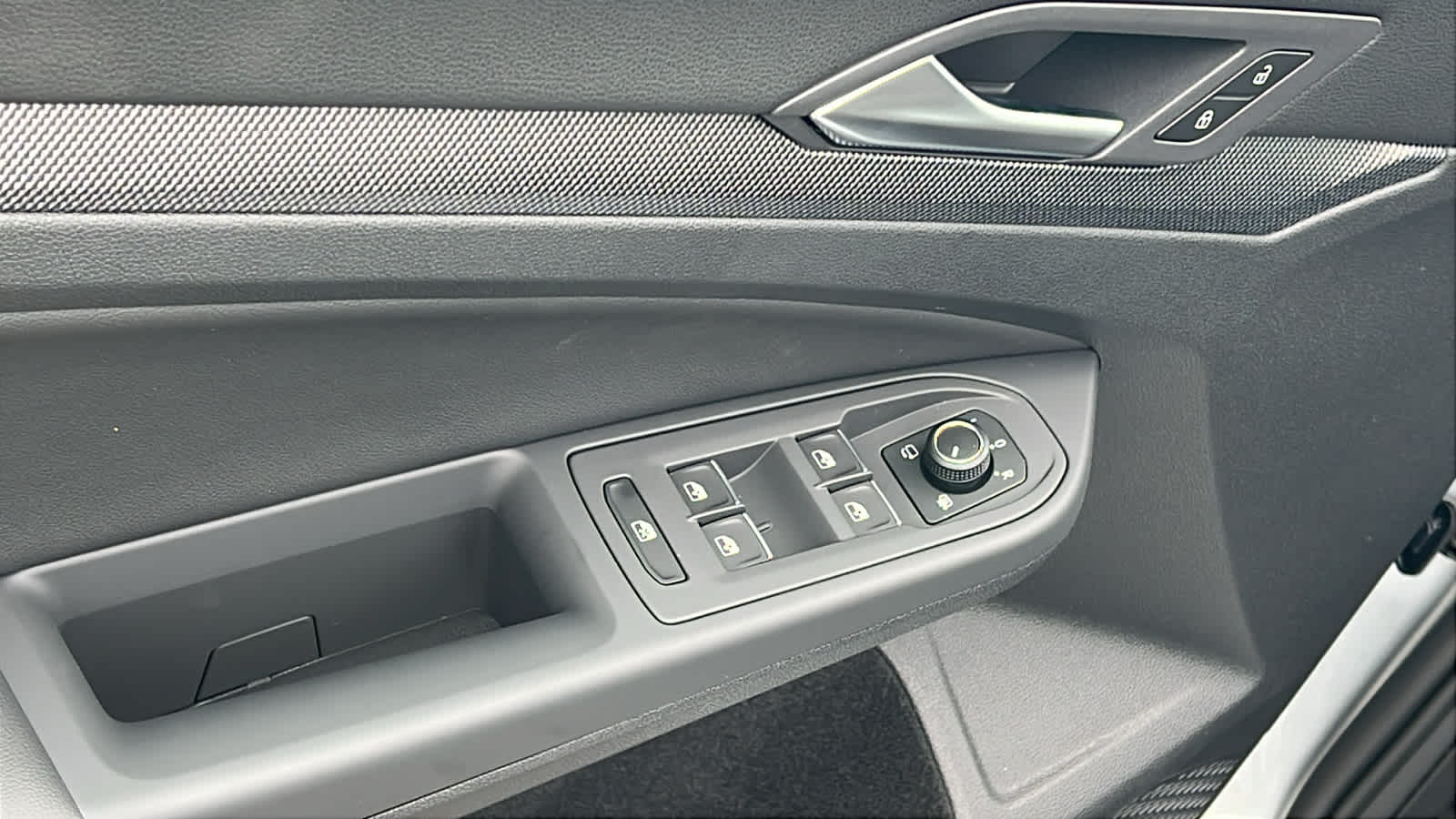 Thumbnail: 2025 Volkswagen Golf - 22