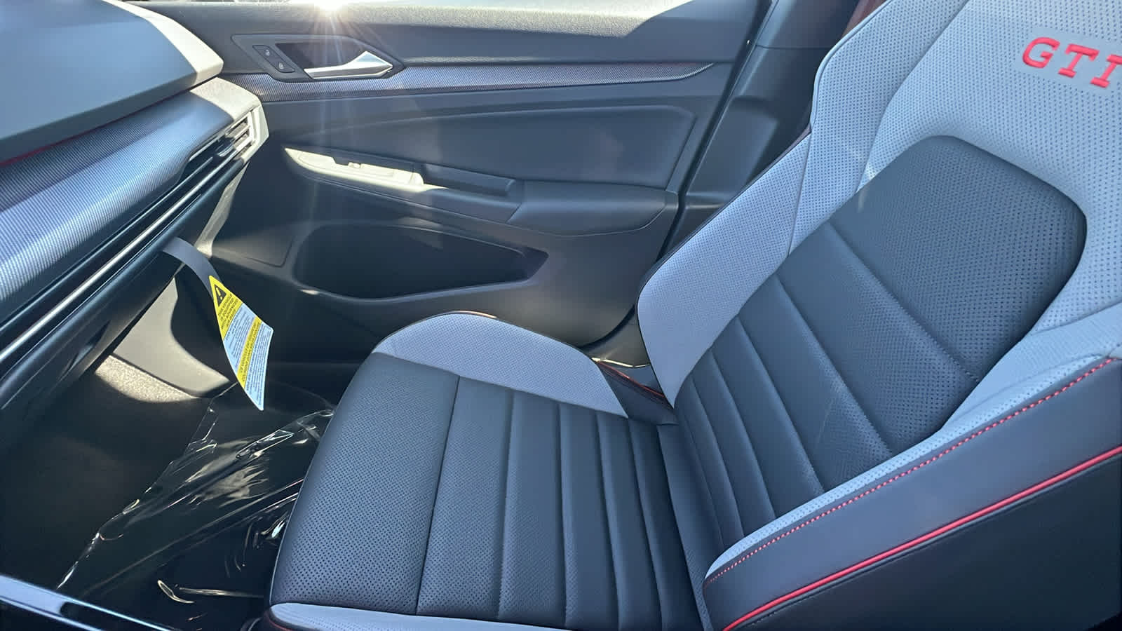 Thumbnail: 2025 Volkswagen Golf - 12