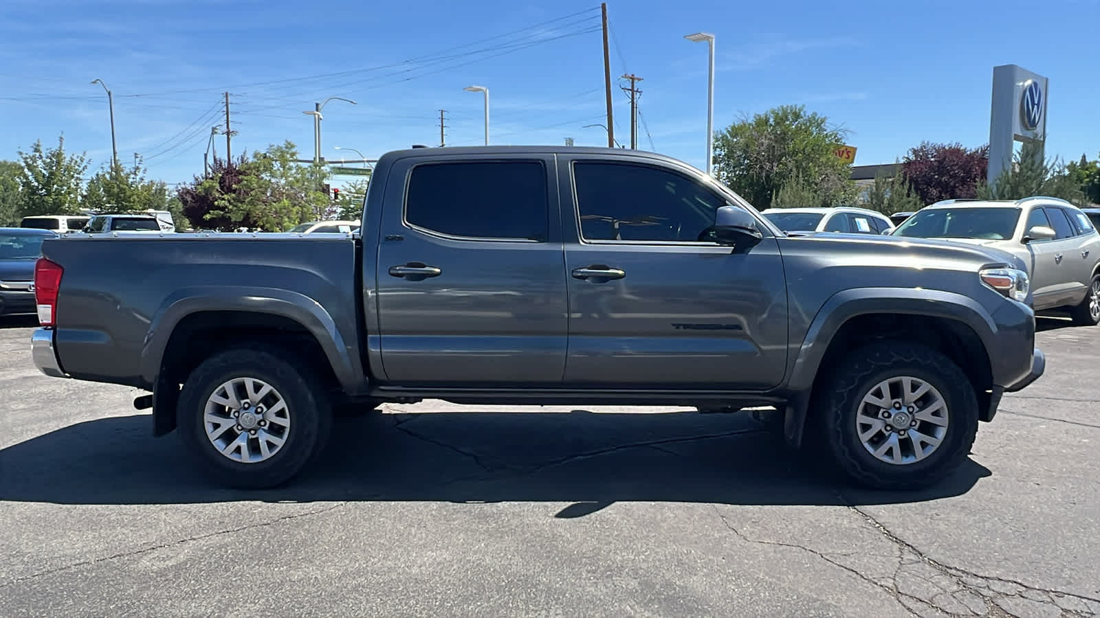 Thumbnail: 2017 Toyota Tacoma - 4