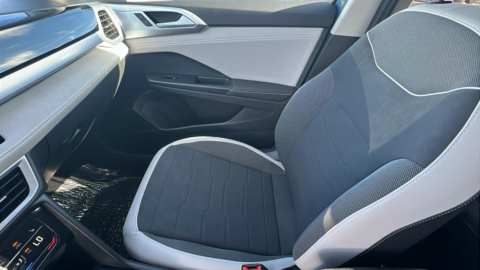 Thumbnail: 2025 Volkswagen Taos - 12