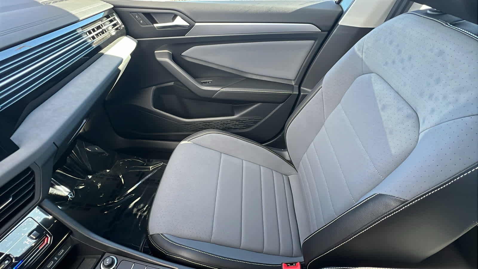 Thumbnail: 2025 Volkswagen Jetta - 12