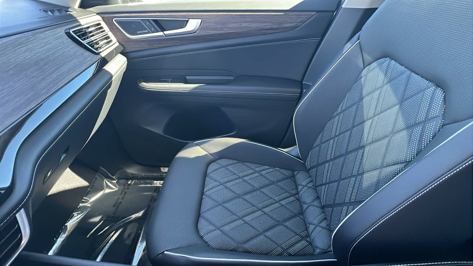 Thumbnail: 2026 Volkswagen Atlas - 12