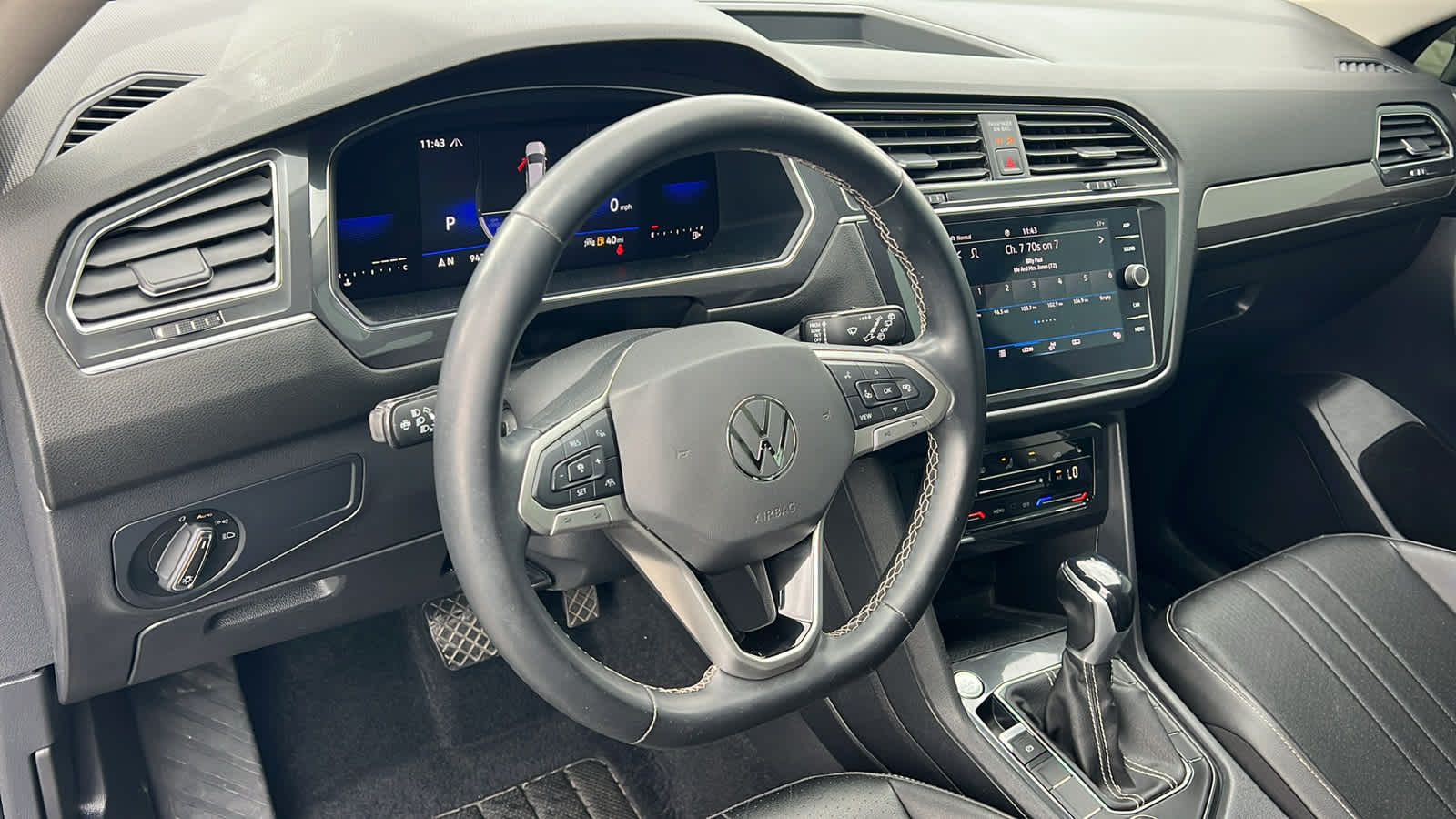 Thumbnail: 2022 Volkswagen Tiguan - 9