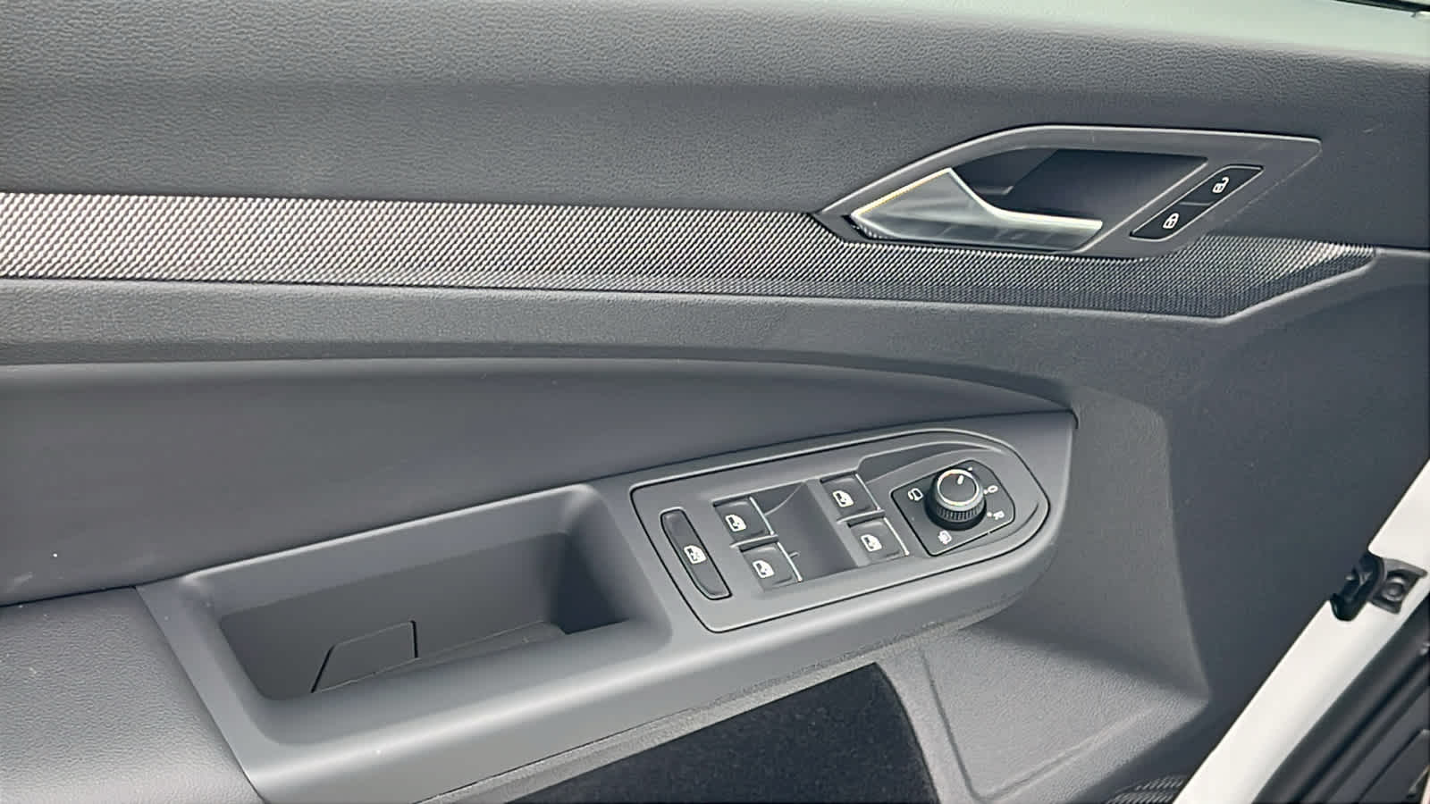 Thumbnail: 2025 Volkswagen Golf - 22