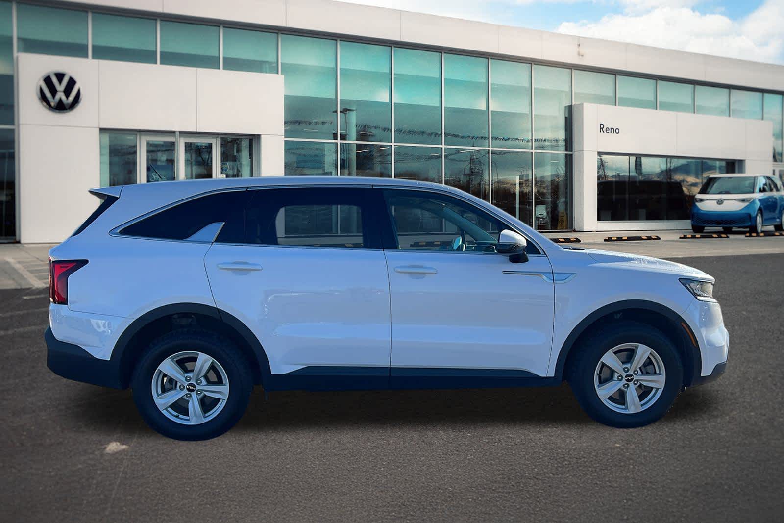 Thumbnail: 2022 Kia Sorento - 4