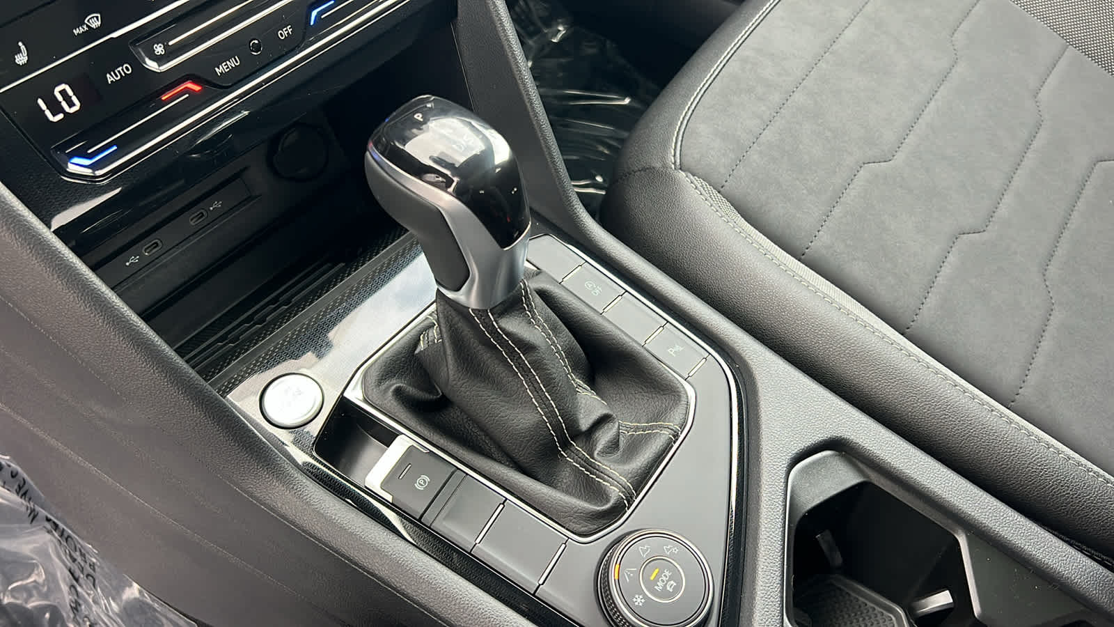 Thumbnail: 2025 Volkswagen Taos - 13