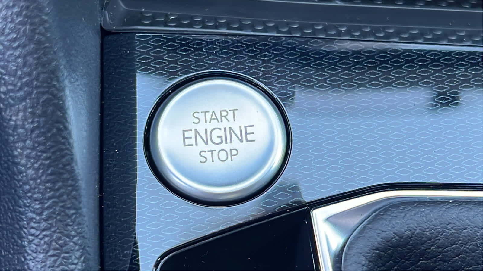 Thumbnail: 2025 Volkswagen Taos - 17