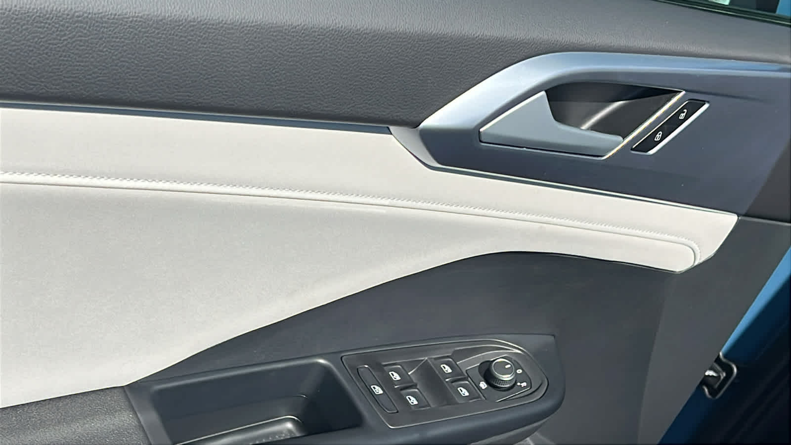 Thumbnail: 2025 Volkswagen Taos - 22