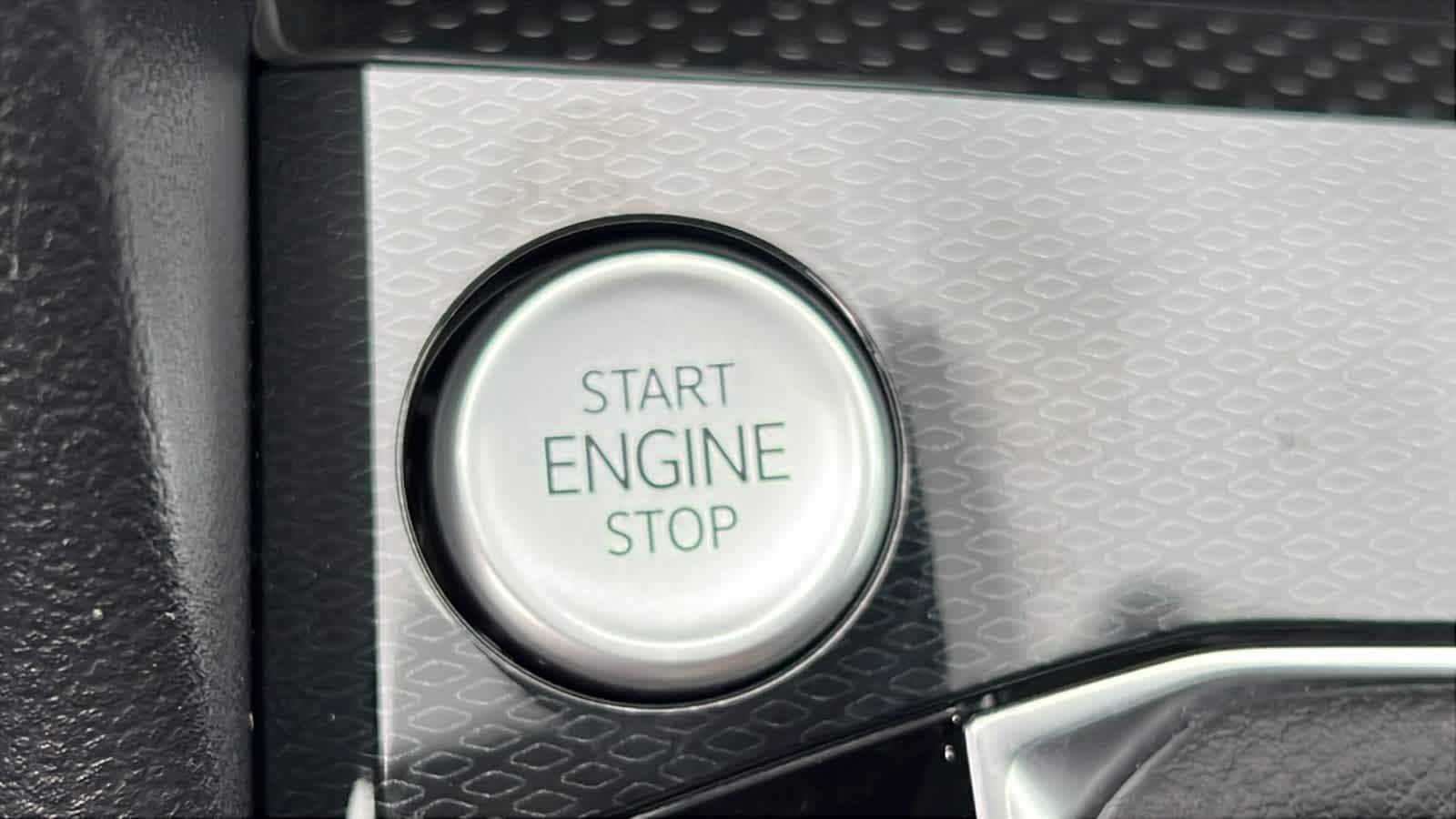 Thumbnail: 2025 Volkswagen Taos - 17