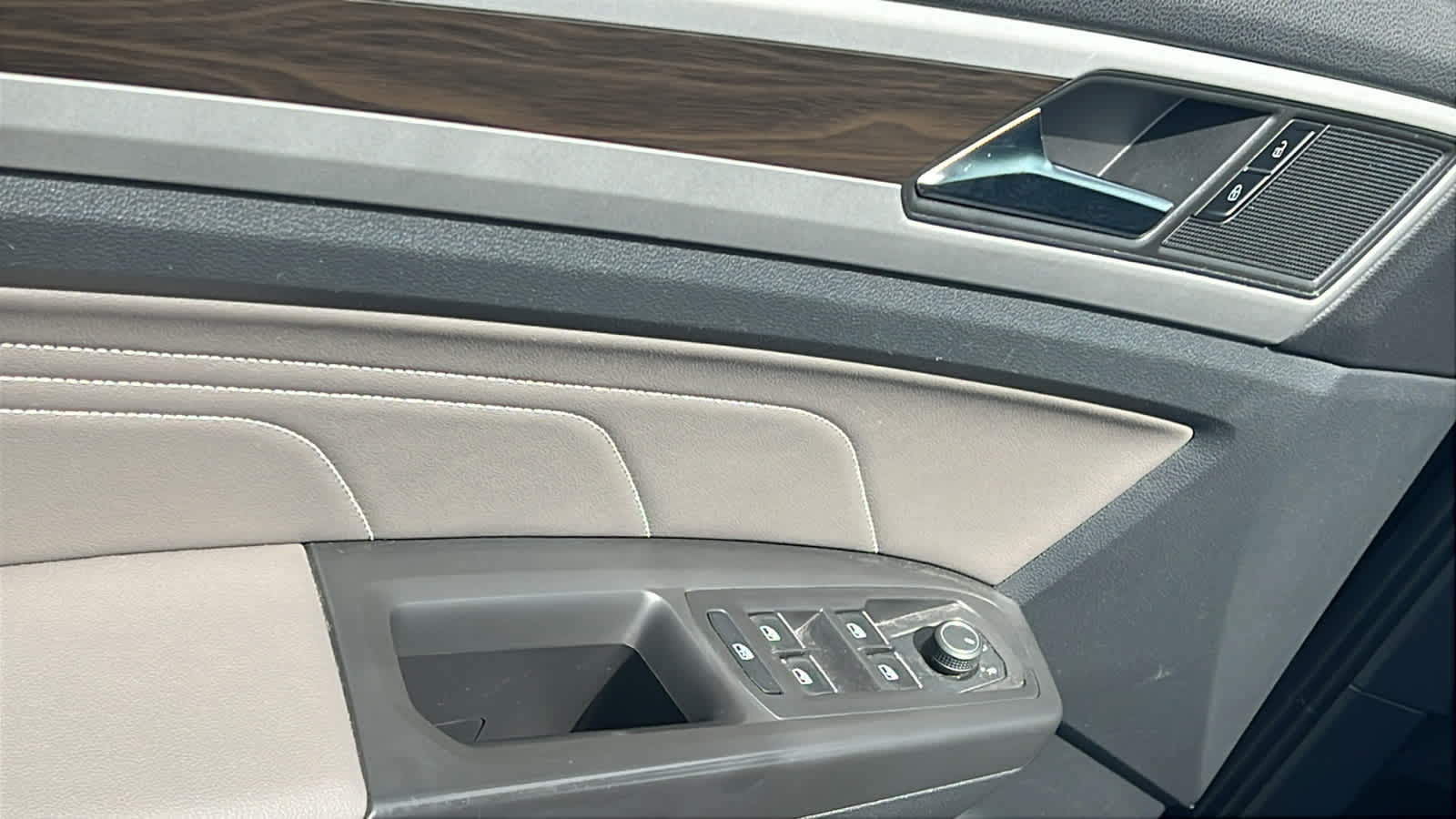 Thumbnail: 2022 Volkswagen Atlas - 22